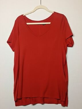 Tahari V-Neck Short Sleeve Tee